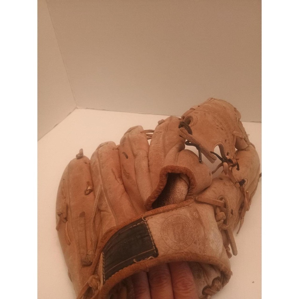 Vintage Leather Baseball Glove - Picture 1 of 2
